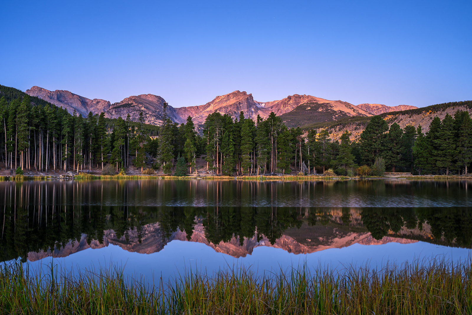 Sprague Lake mountains reflecting perfectly in Sprague Lake in rocky mountain national park